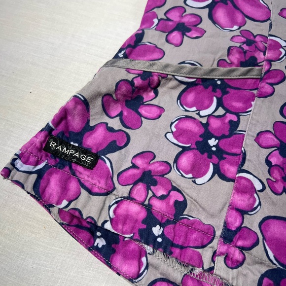 Rampage  Women's  V-Neck Floral Print Scrub Top Size XS - Picture 2 of 6